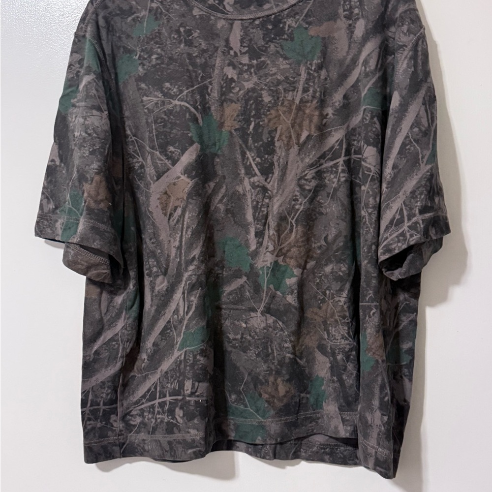 Abercrombie & Fitch Men's Short-Sleeve Camo Tee in Green and Gray